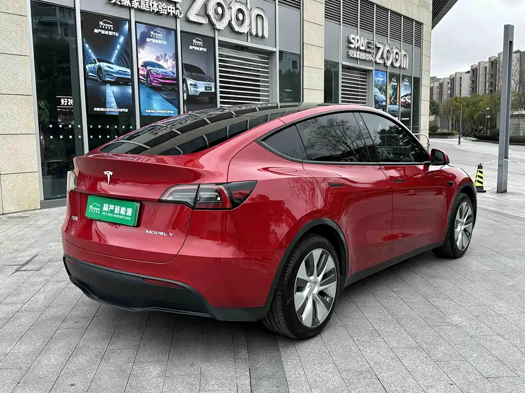 TESLA MODEL Y