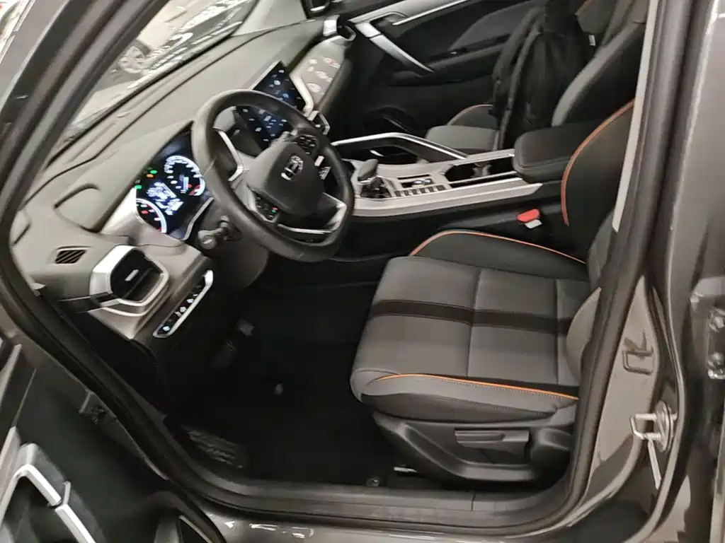 Geely Binyue — миниатюра 15
