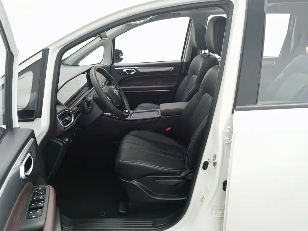 GAC Motor Trumpchi M6 — миниатюра 10