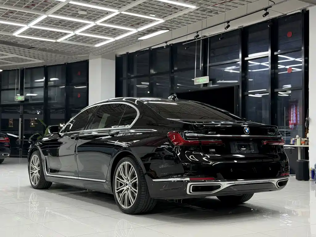 BMW 7 Series — миниатюра 6