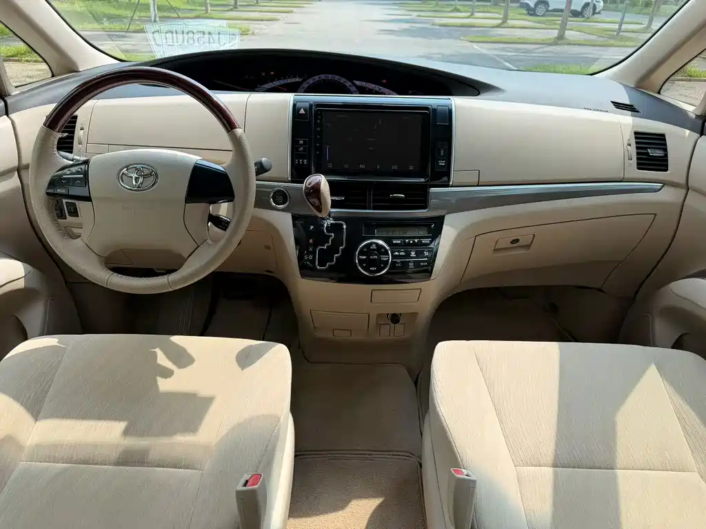 Toyota Previa — миниатюра 7