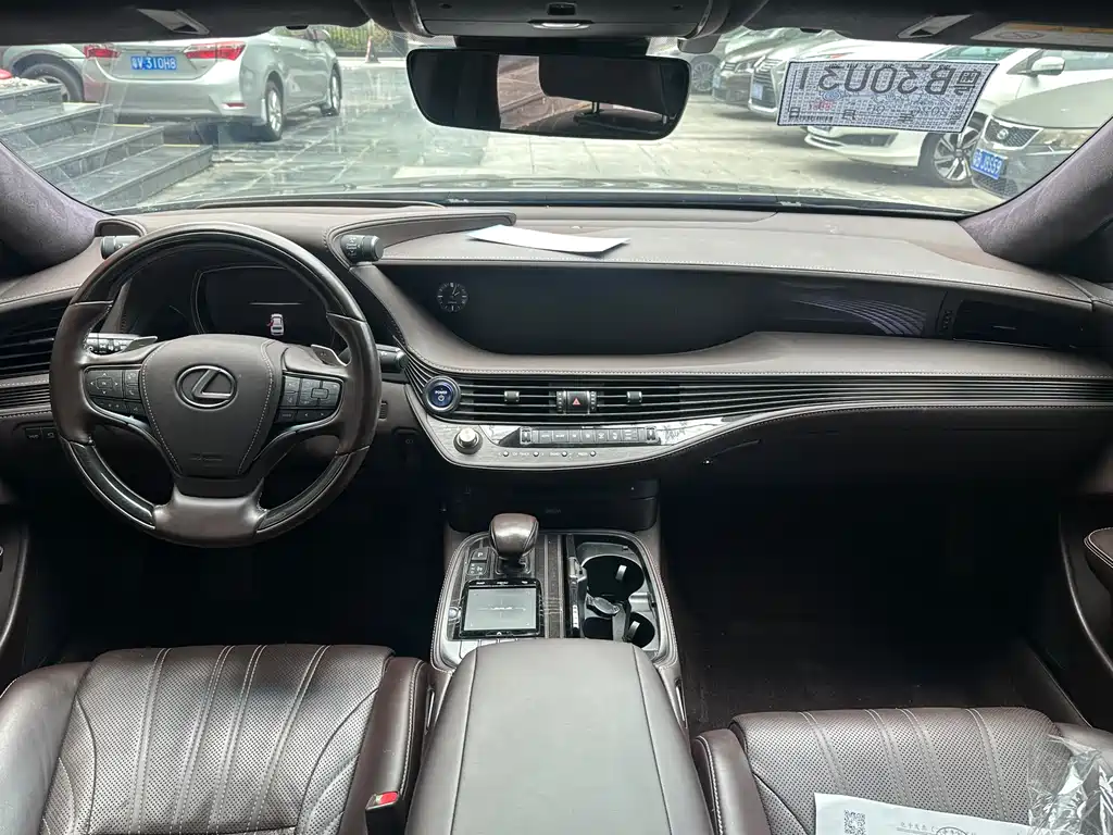 Lexus LS 2018 500h Luxury V