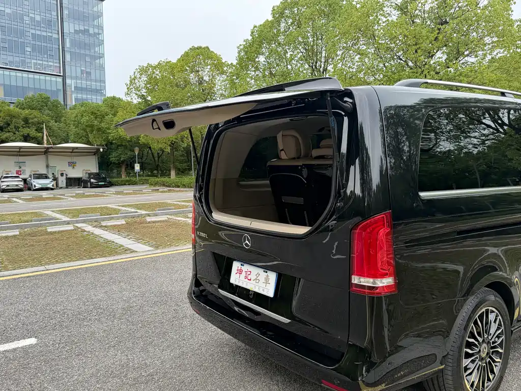 Mercedes-Benz V-Class — миниатюра 22