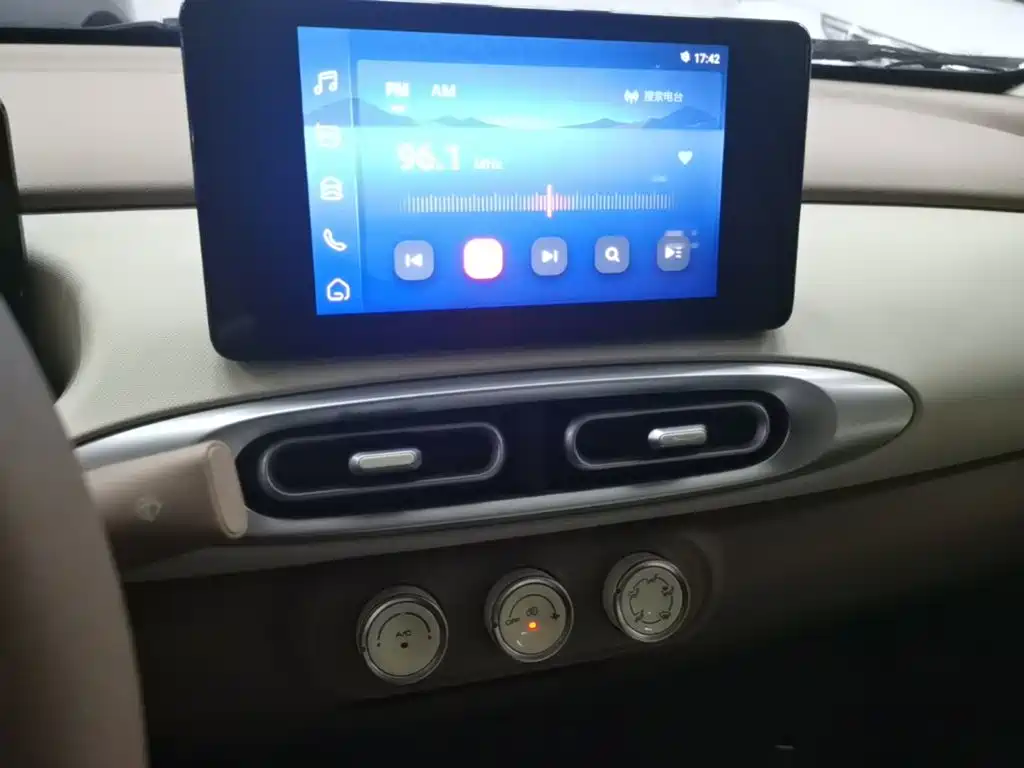 Wuling MINIEV — миниатюра 13