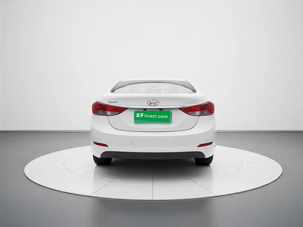 Hyundai Elantra 2015 1.6L MT Lead