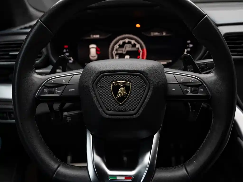 Lamborghini Urus — миниатюра 9