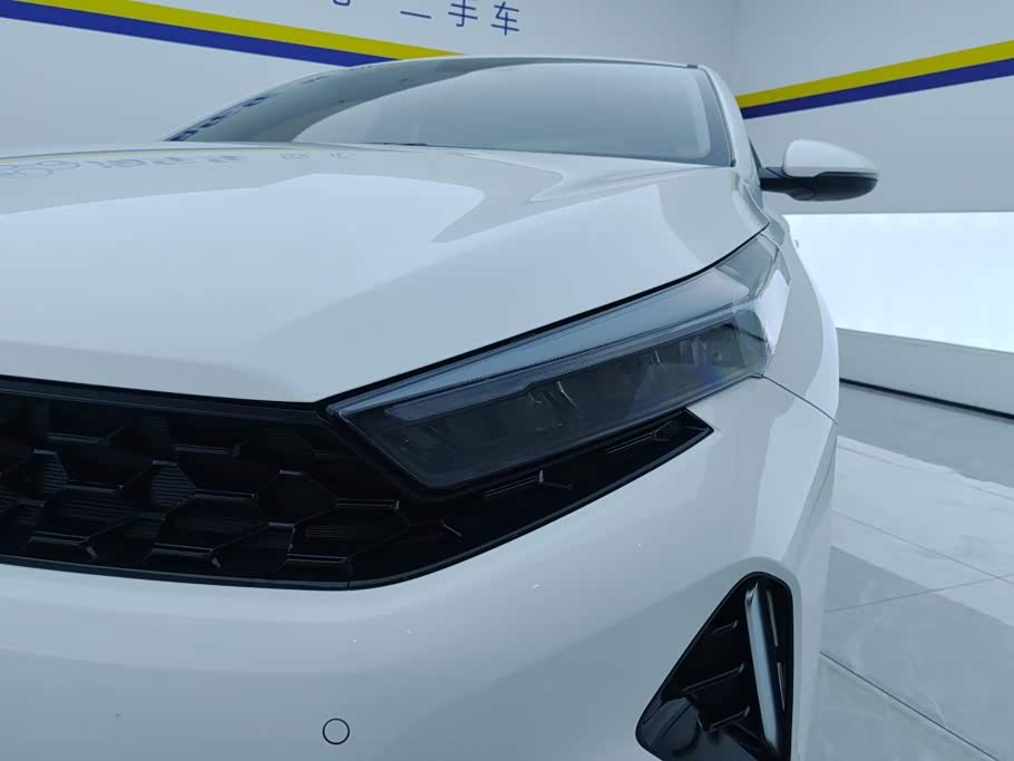 Kia K3 1.5 л 2025 г. Белый, пробег 17300 км