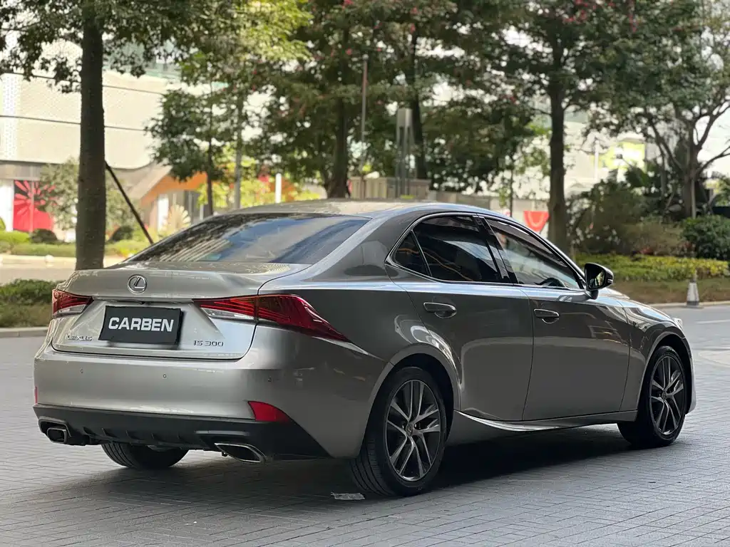 LEXUS IS
