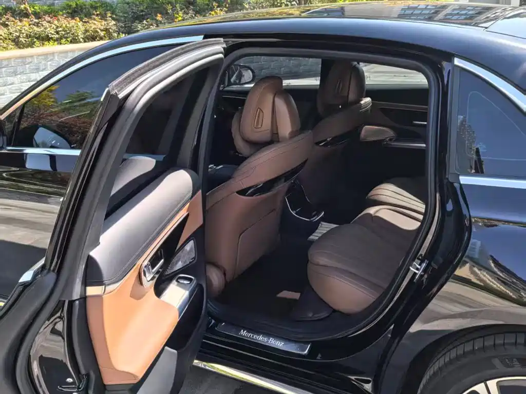 Mercedes-Benz E-Class - фото 4