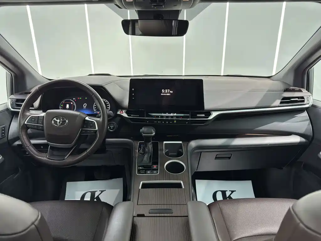 Toyota Granvia — миниатюра 5