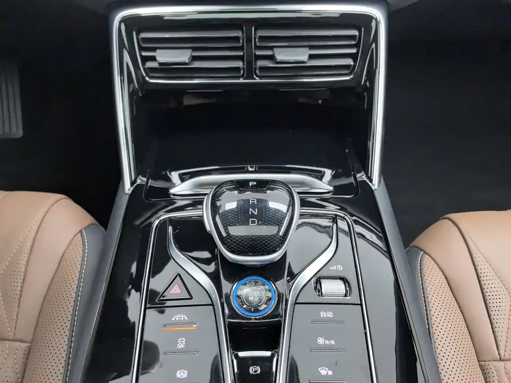 BYD Tang New Energy — миниатюра 13