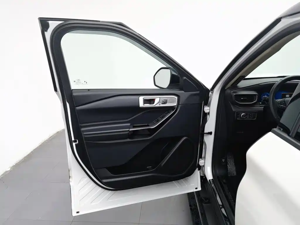 Ford Explorer — миниатюра 8
