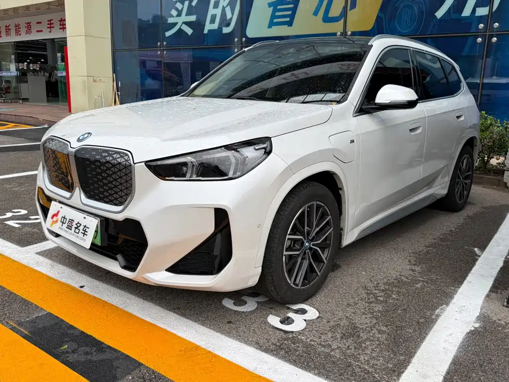 BMW iX1