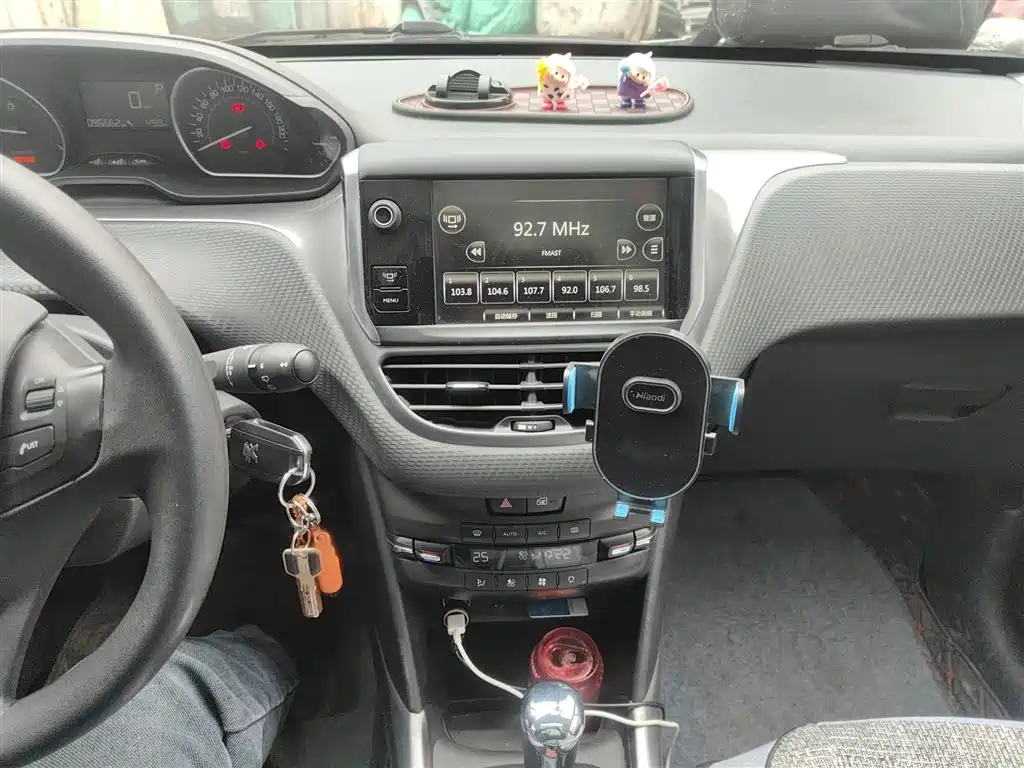 Peugeot 2008 2014 1.6L AT Fashion