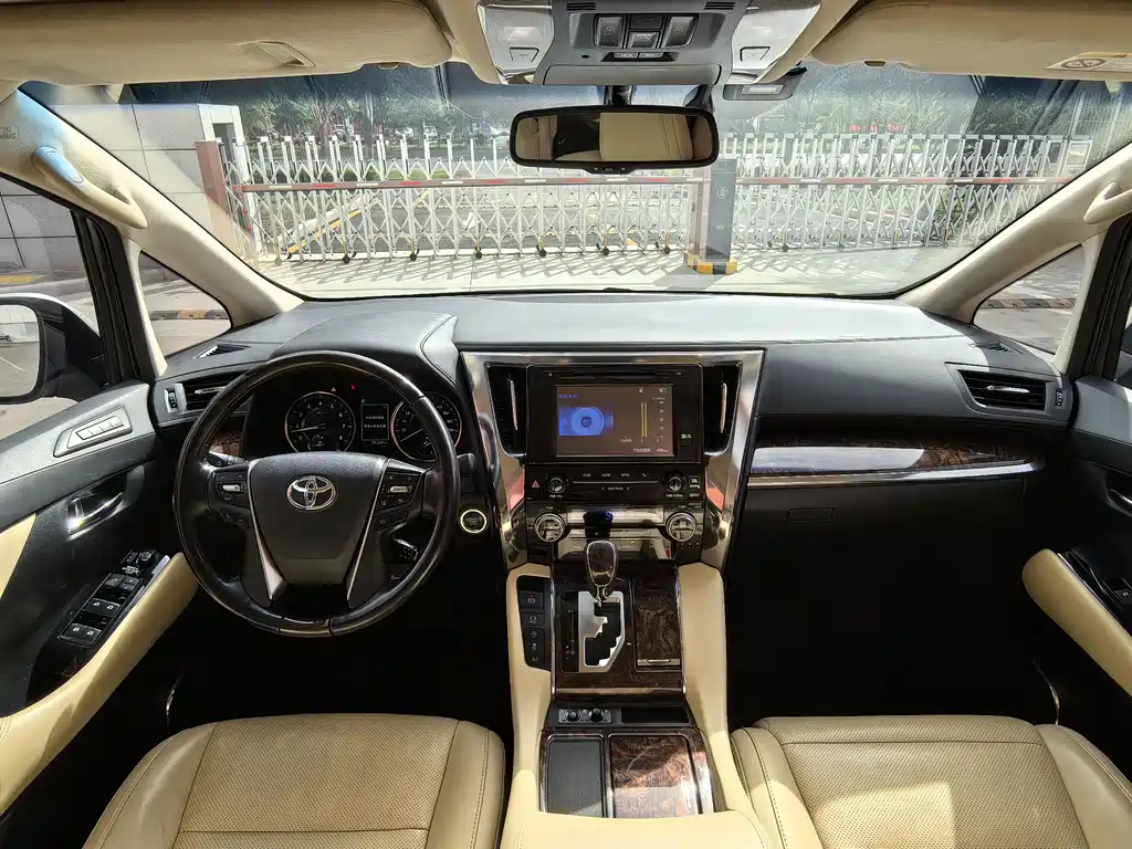 Toyota Alphard 2018 3.5L Luxury