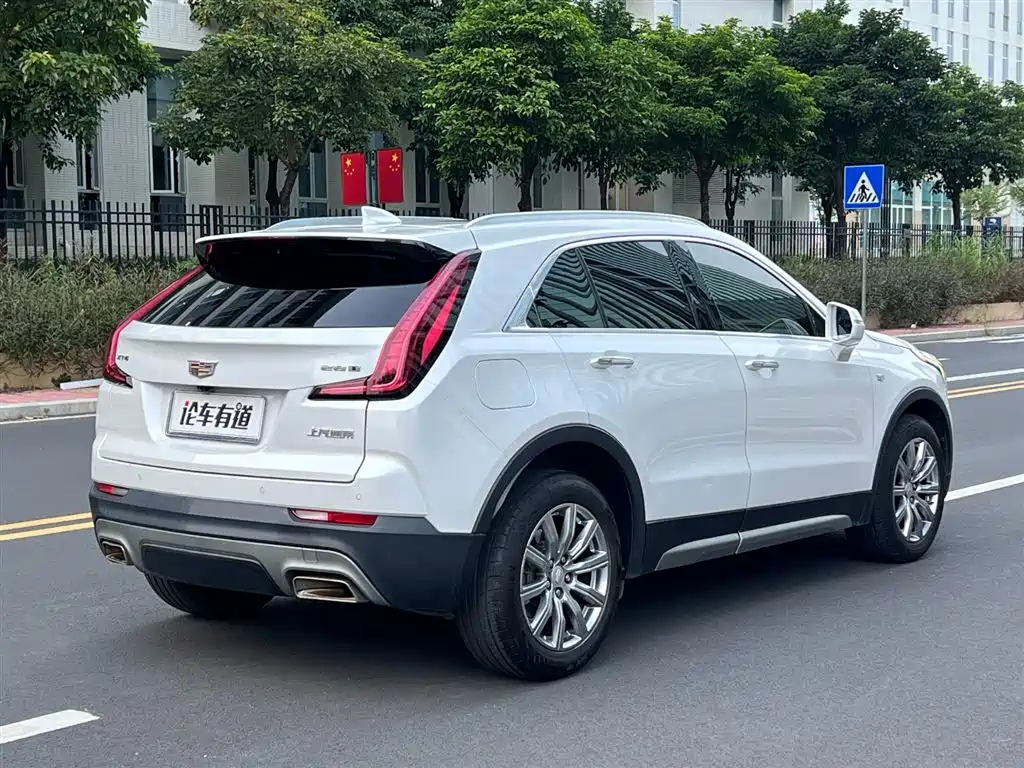CADILLAC XT4