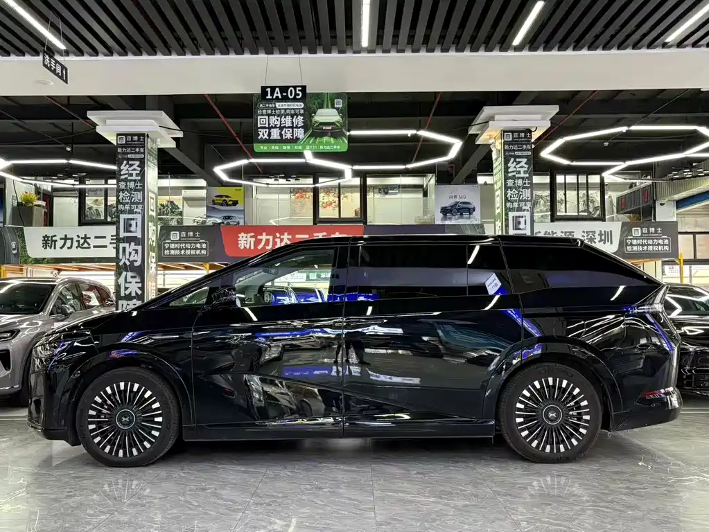 XPeng X9 — миниатюра 5