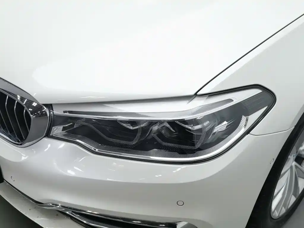 BMW 5 Series New Energy — миниатюра 7