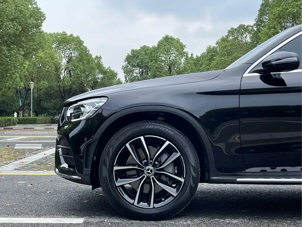 MERCEDES-BENZ GLC