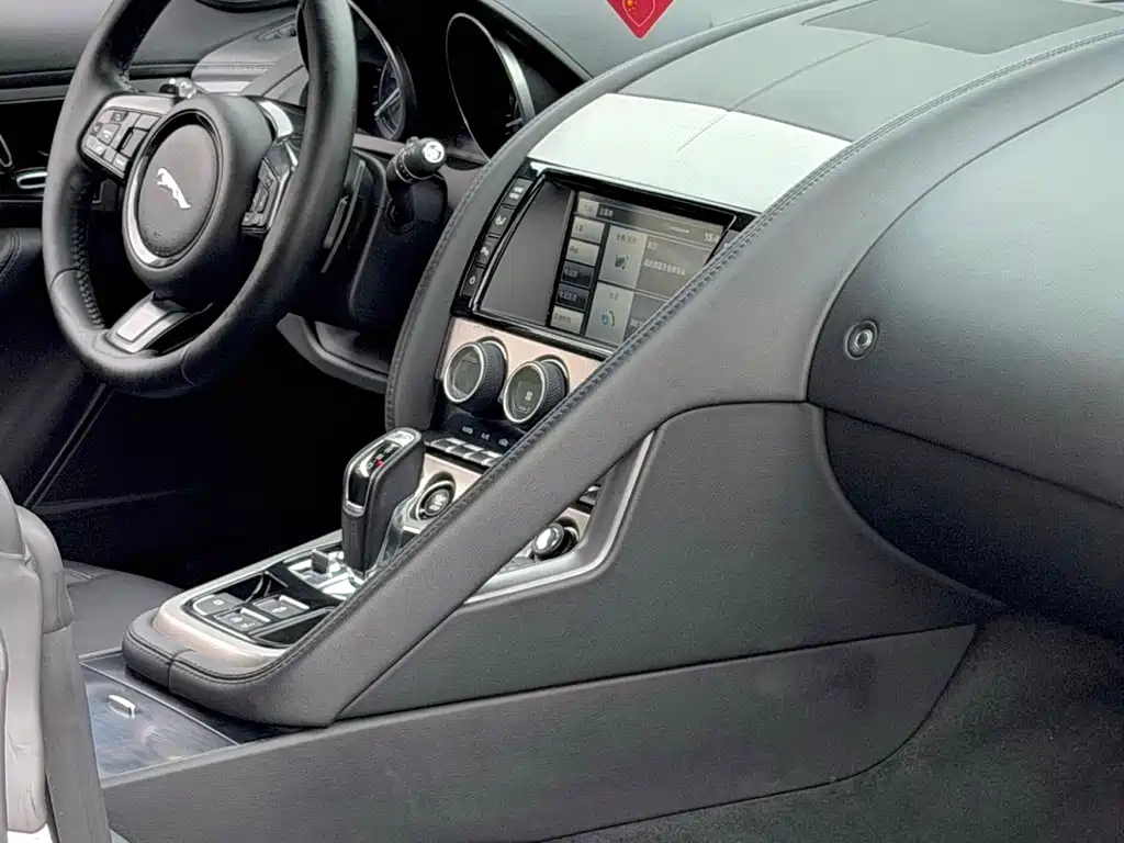 Jaguar F-TYPE — миниатюра 7