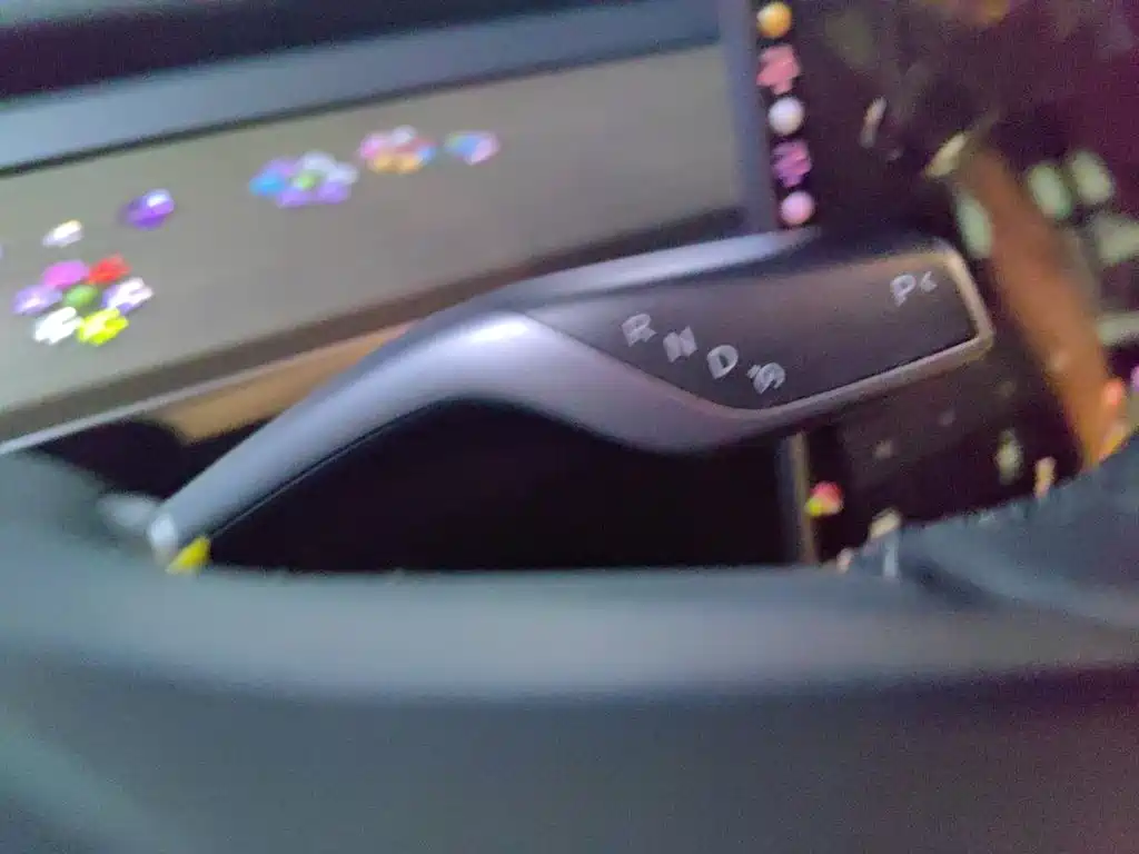 Tesla Model Y — миниатюра 15
