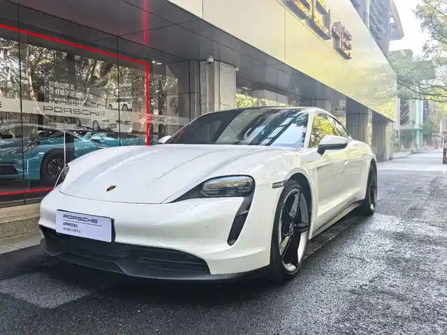 PORSCHE TAYCAN 2023