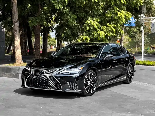 LEXUS LS 2022