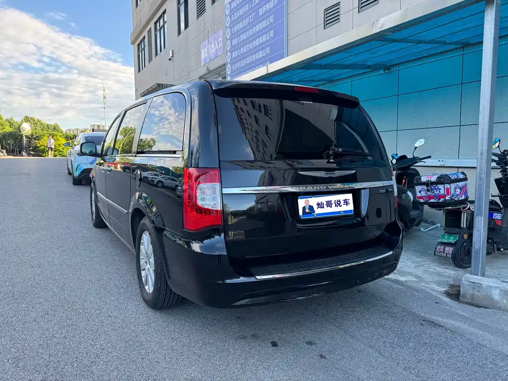 Chrysler Grand Voyager (Import) — миниатюра 4