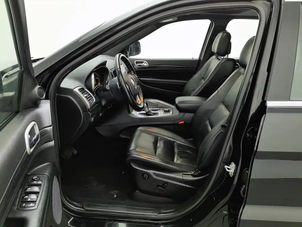 Jeep Grand Cherokee (Import) — миниатюра 10