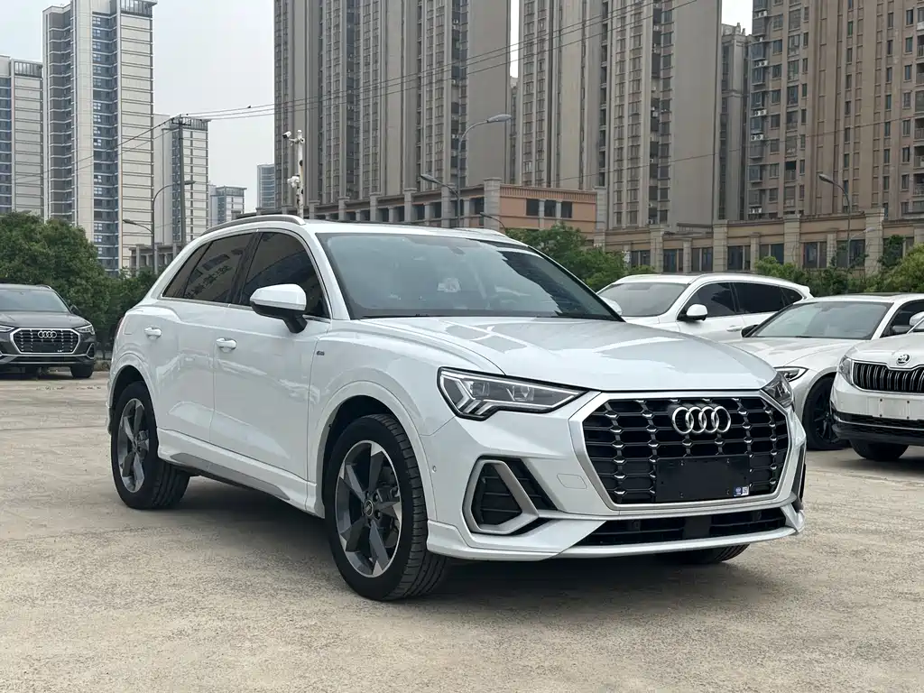 Audi Q3 2023 35 TFSI Fashion (1.4T)