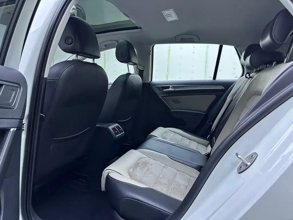 Volkswagen Golf 2017 230TSI AT Luxury