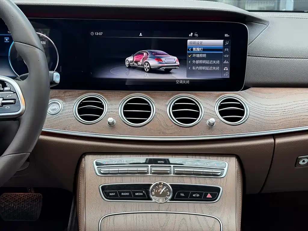 Mercedes-Benz E-Class — миниатюра 15