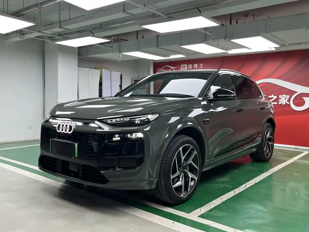 AUDI Q6L E TRON