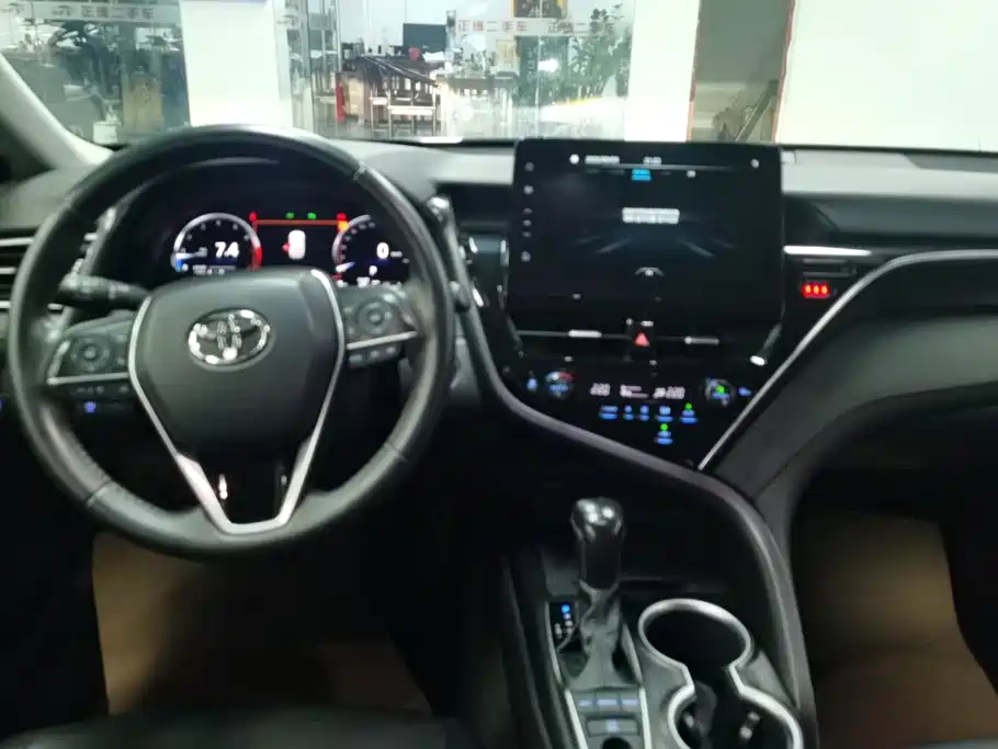 Toyota Camry — миниатюра 12