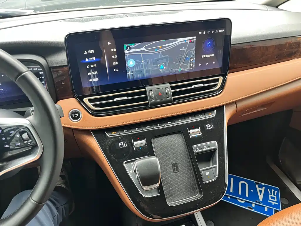 Hongqi HQ9 2023 2.0T