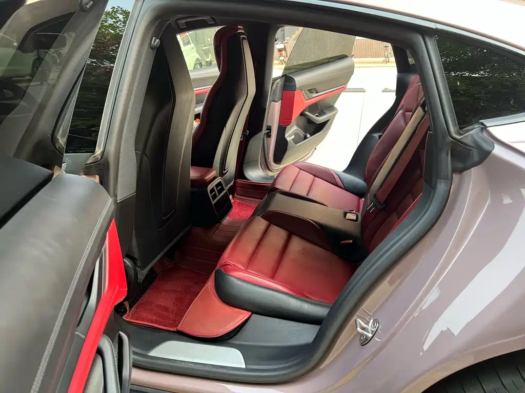 Porsche Taycan — миниатюра 7