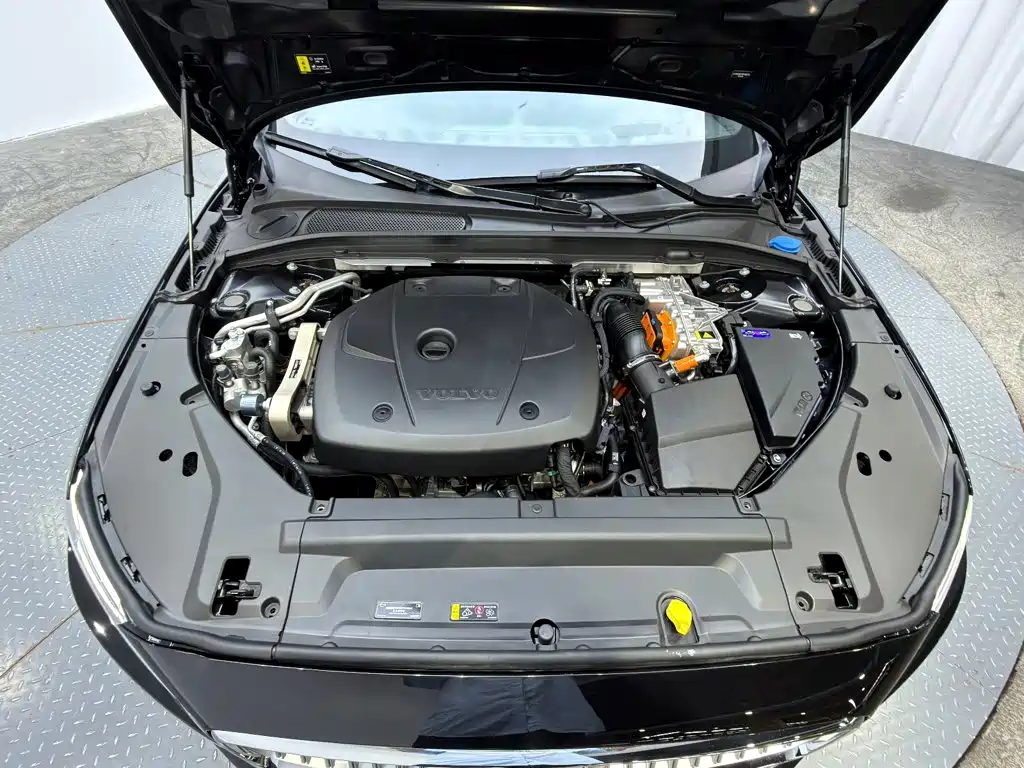 Volvo S90 PHEV — миниатюра 7