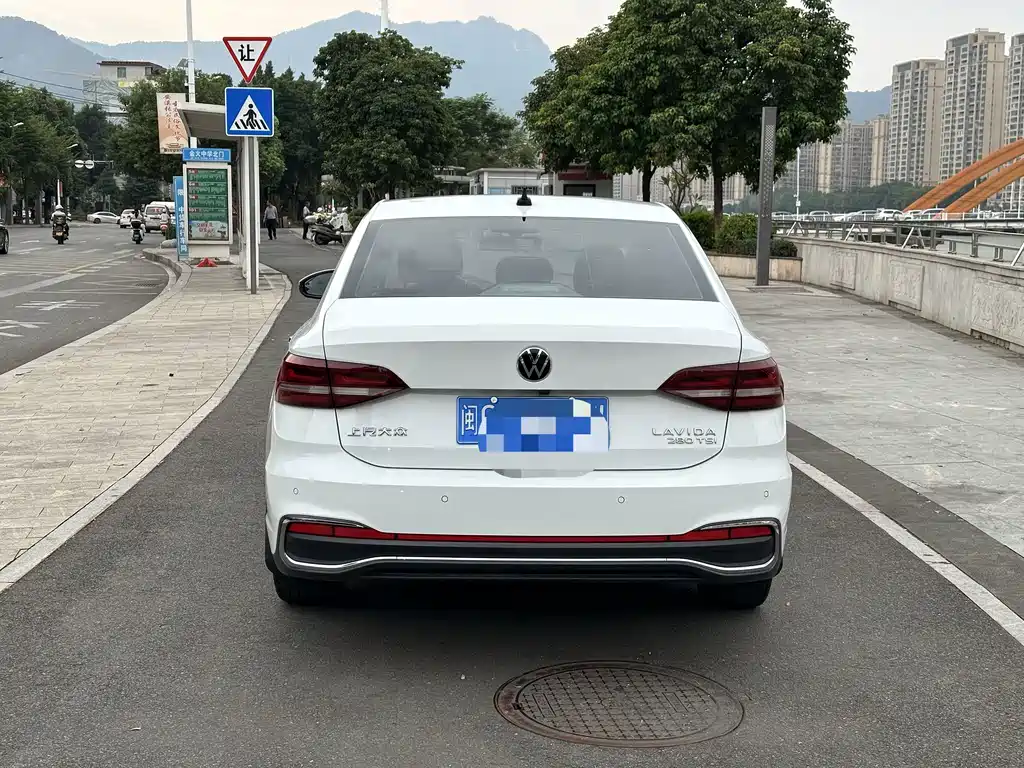 Volkswagen Lavida — миниатюра 4