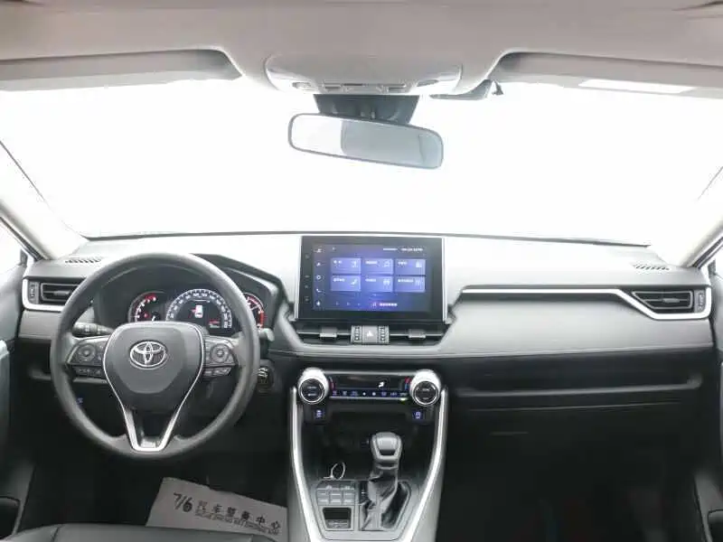 Toyota RAV4 — миниатюра 10