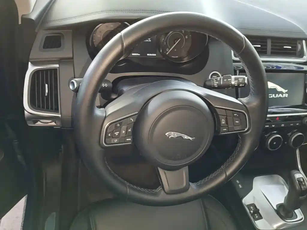 Jaguar E-PACE — миниатюра 11