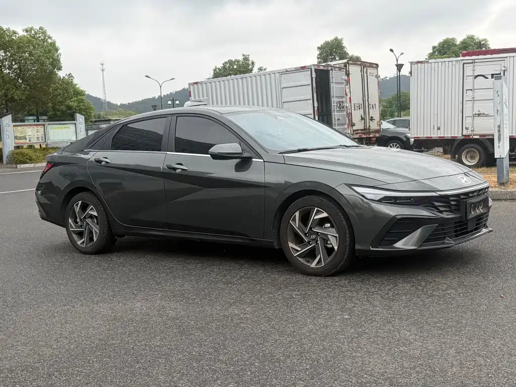 Hyundai Elantra — миниатюра 3