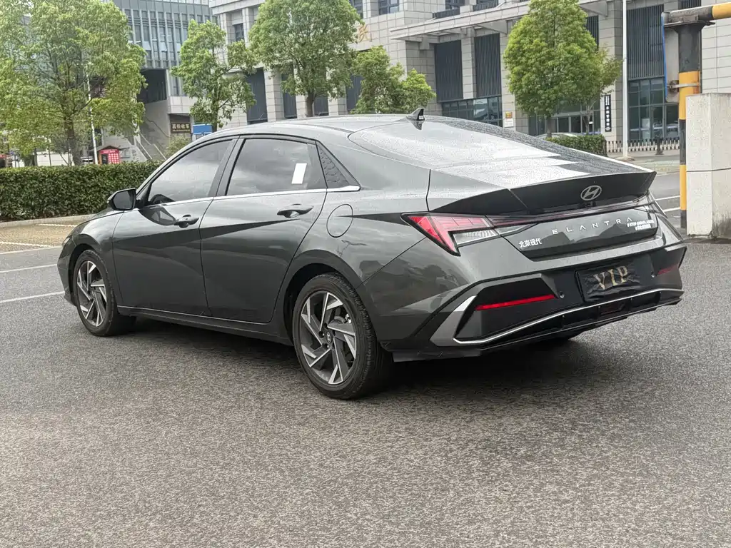 Hyundai Elantra — миниатюра 8
