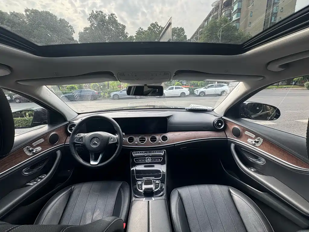 MERCEDES-BENZ E CLASS