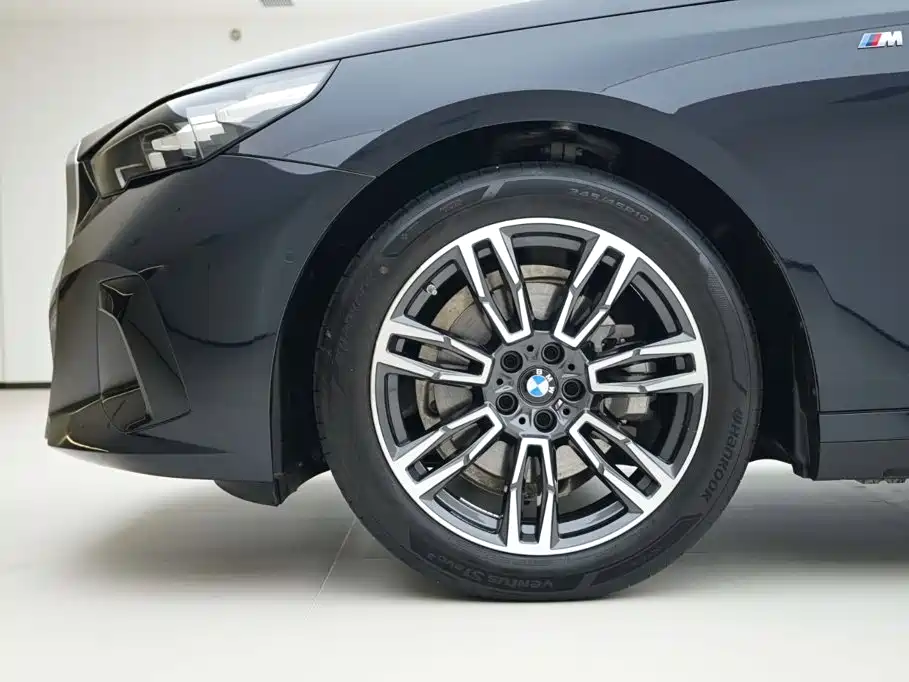 BMW 5 Series — миниатюра 15