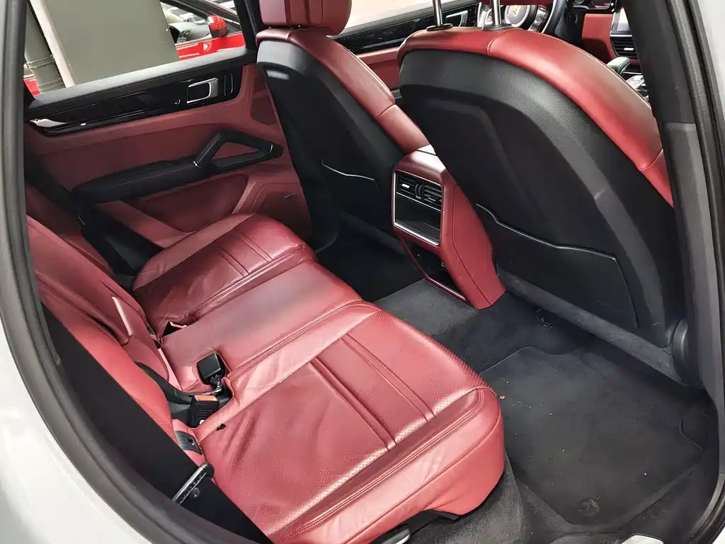 Porsche Cayenne — миниатюра 5