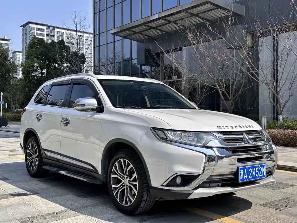 MITSUBISHI OUTLANDER