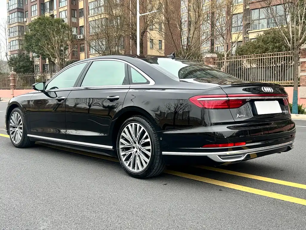 AUDI A8