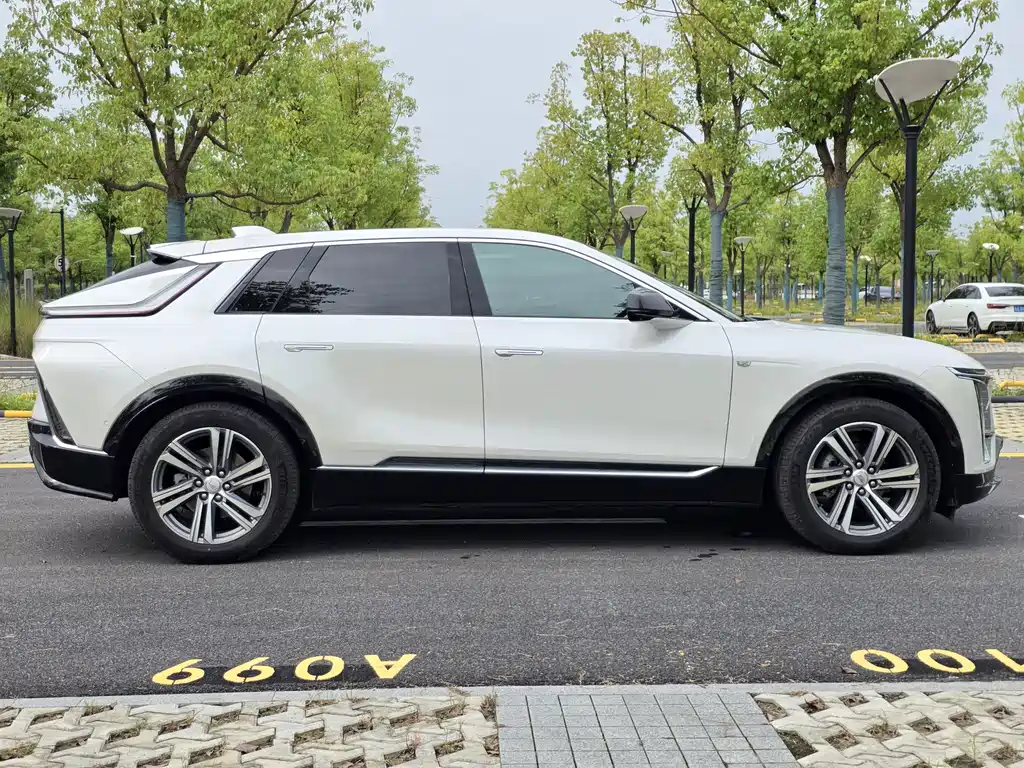 Cadillac Lyriq — миниатюра 8