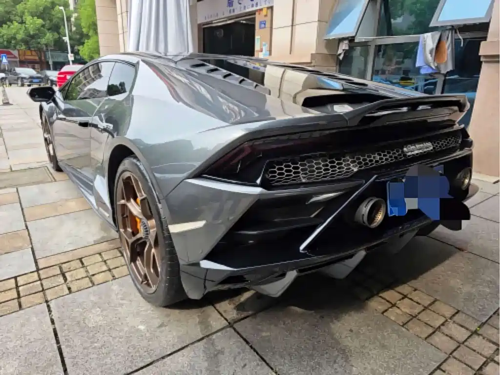 LAMBORGHINI HURACÁN