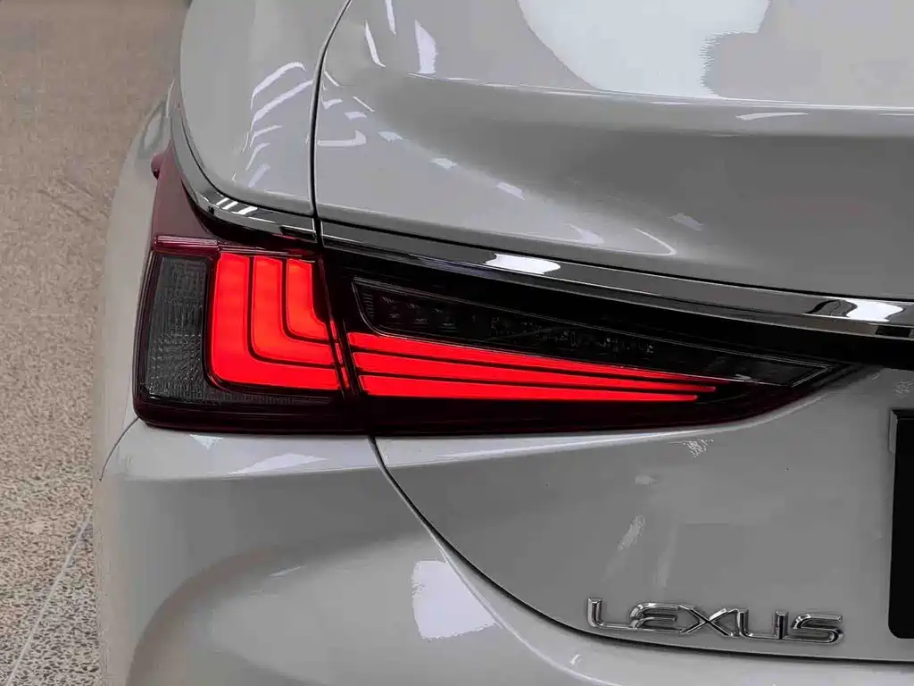 Lexus ES — миниатюра 7